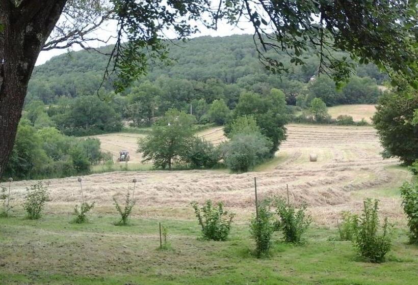 Номер Стандарт Вид на Сад, Les Trois Prunelles