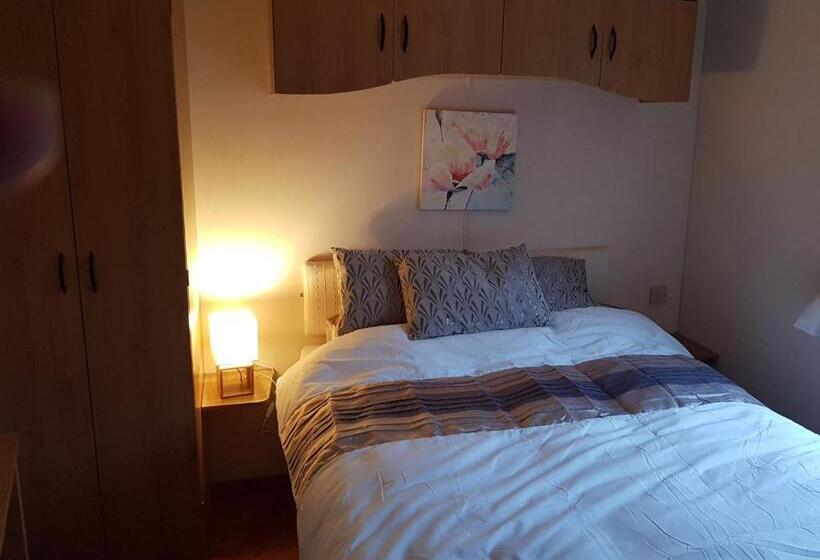 בית, חדר שינה 1, The Jackdaw Pub Self Catering Static Caravan Free Breakfast Supplied