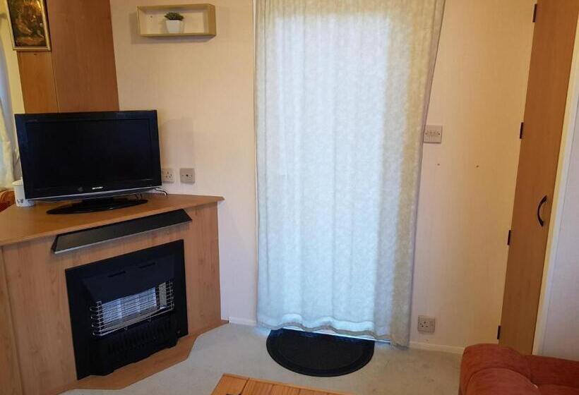 בית, חדר שינה 1, The Jackdaw Pub Self Catering Static Caravan Free Breakfast Supplied