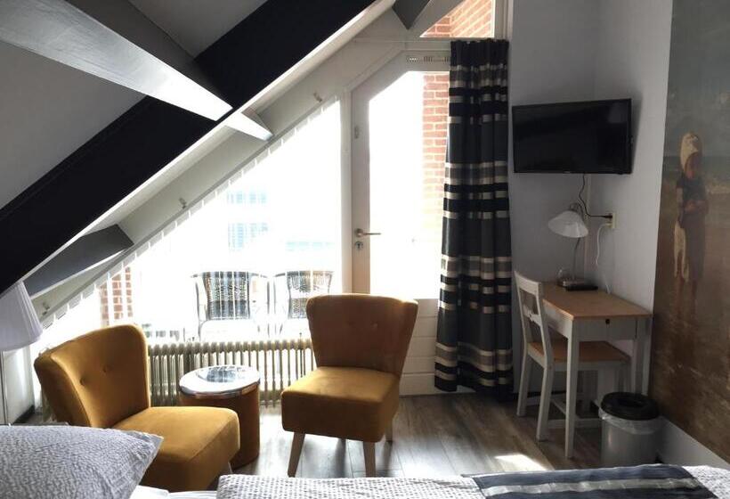 Comfort room with balcony, Meerzee