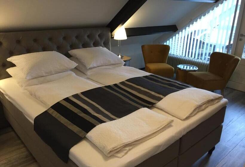 Comfort room with balcony, Meerzee