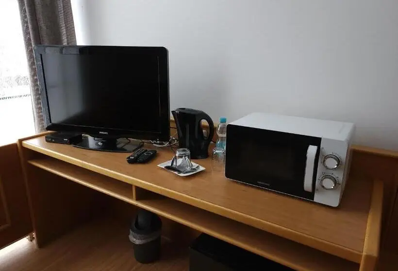 Standard Yhden Hengen Huone, Garni