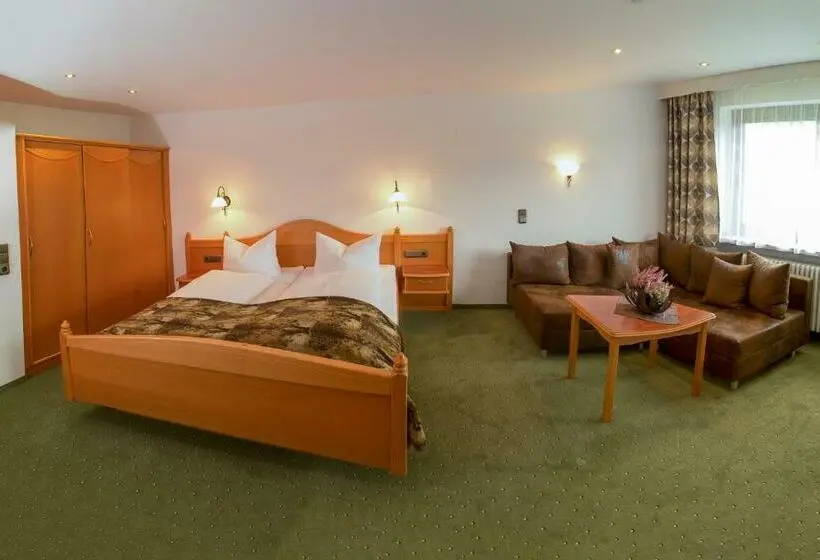 Deluxe Kolmen Hengen Huone, Huberhof