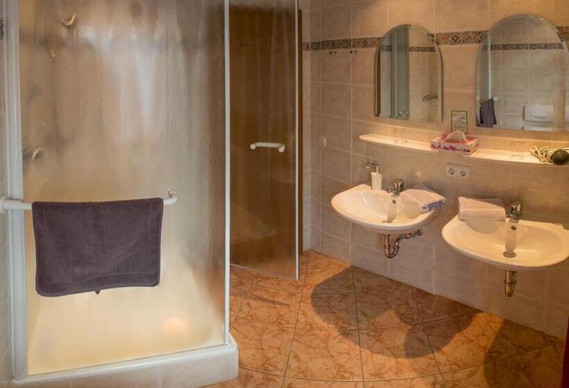 Трехместный Номер Deluxe, Huberhof