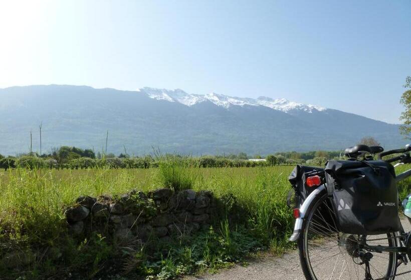 غرفة قياسية ثلاثية, Au Cheval Blanc   Appartements Et Chambres D Hôtes