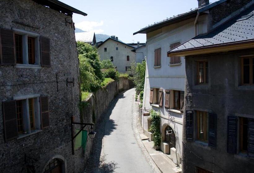 غرفة قياسية ثلاثية, Au Cheval Blanc   Appartements Et Chambres D Hôtes