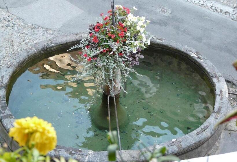 غرفة قياسية ثلاثية, Au Cheval Blanc   Appartements Et Chambres D Hôtes