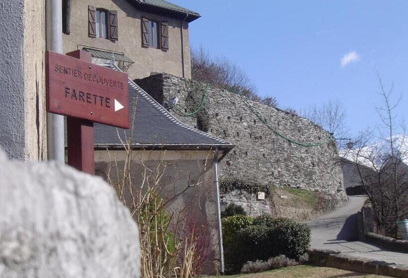 غرفة قياسية ثلاثية, Au Cheval Blanc   Appartements Et Chambres D Hôtes