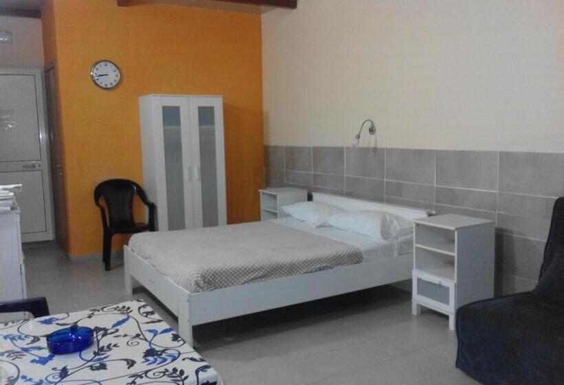 اتاق اکونومی, Pescandora