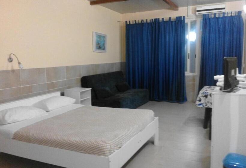 اتاق اکونومی, Pescandora