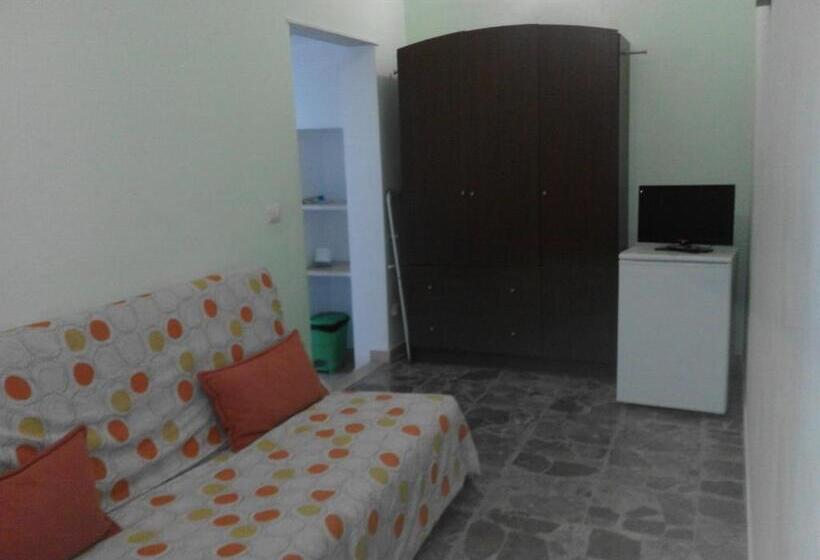 اتاق اکونومی, Pescandora