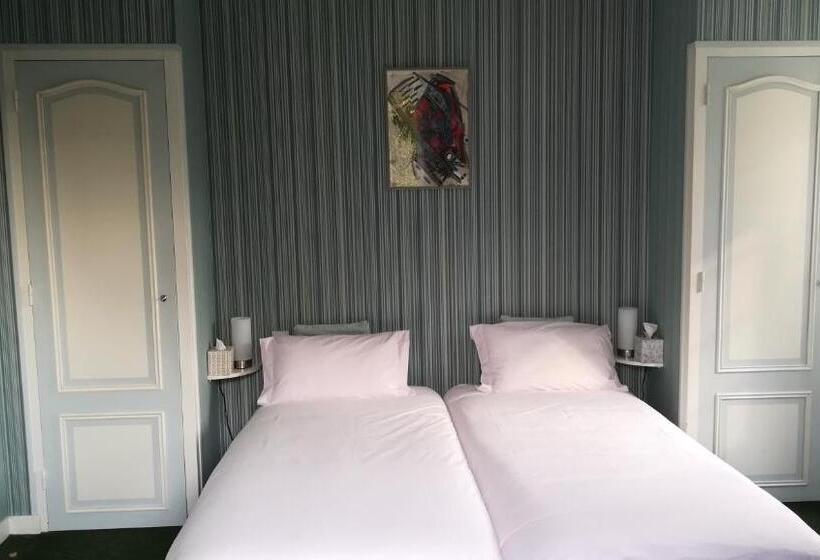 غرفة قياسية مطلّة علي الحديقة, Stretcha