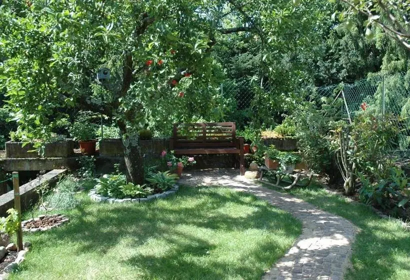 اتاق استاندارد سه نفره, Mirabelle Bed & Breakfast