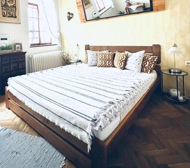 اتاق استاندارد, Kristínka