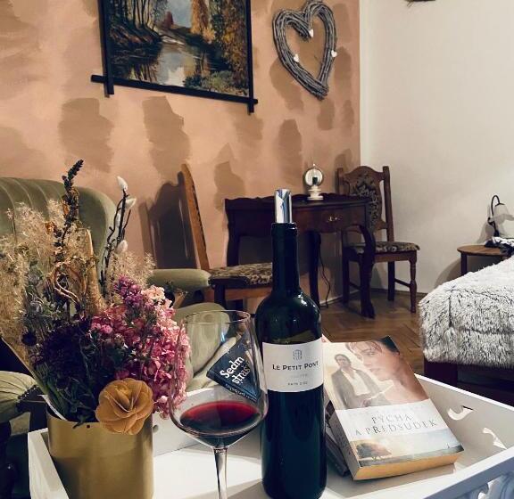 اتاق سوپریور, Kristínka