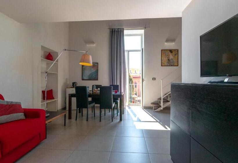 חדר סטנדרט לארבעה, Notti Vesuviane