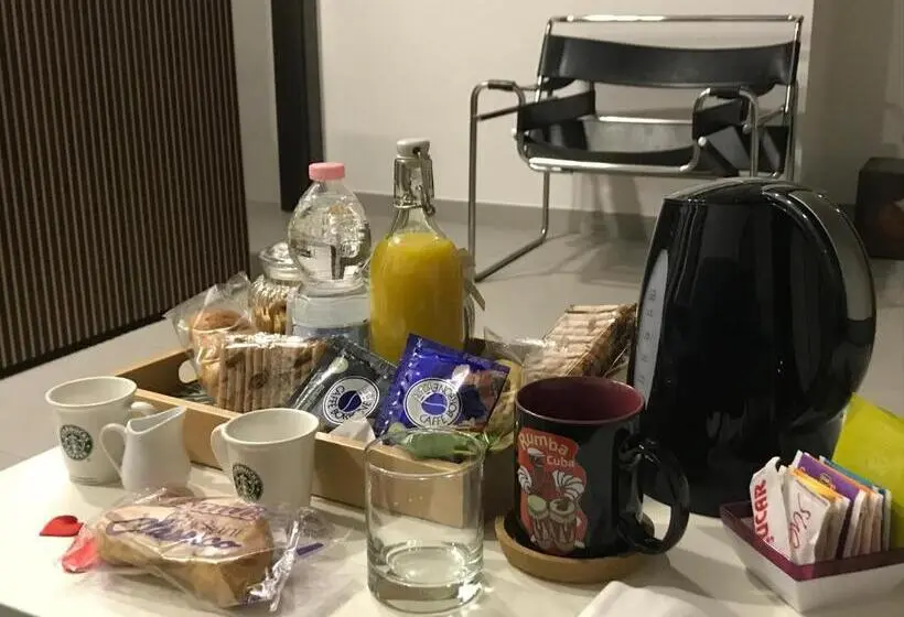 スタンダード4人部屋, Notti Vesuviane