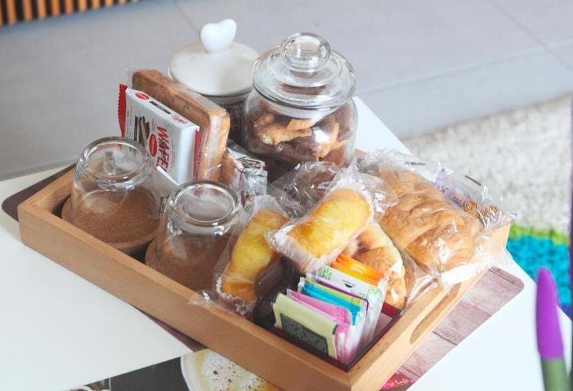 חדר סטנדרט לארבעה, Notti Vesuviane