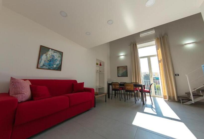 חדר סטנדרט לארבעה, Notti Vesuviane