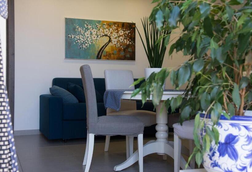 חדר סופריור, Notti Vesuviane