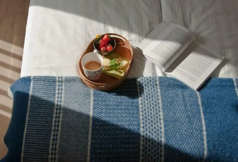 バス共有のスタンダードルーム, Escape To Paulssonpaleo