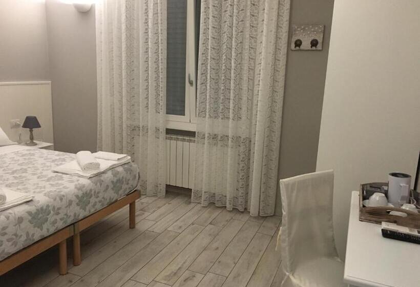 Deluxe room with river view, La Terrazza Sul Naviglio B&b