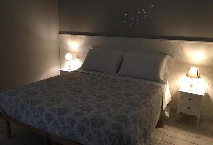 Deluxe room with river view, La Terrazza Sul Naviglio B&b