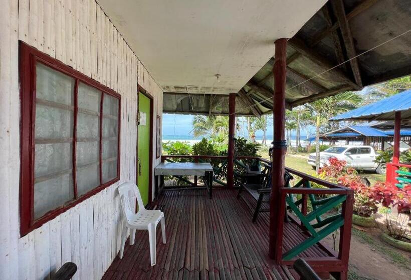 Family Room, Hill Myna Beach Cottages