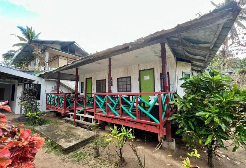 Family Room, Hill Myna Beach Cottages