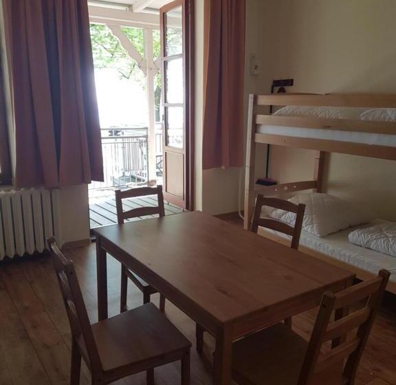 스탠다드 4인용 룸 공용 욕실, Herberge Wichernhaus Boltenhagen