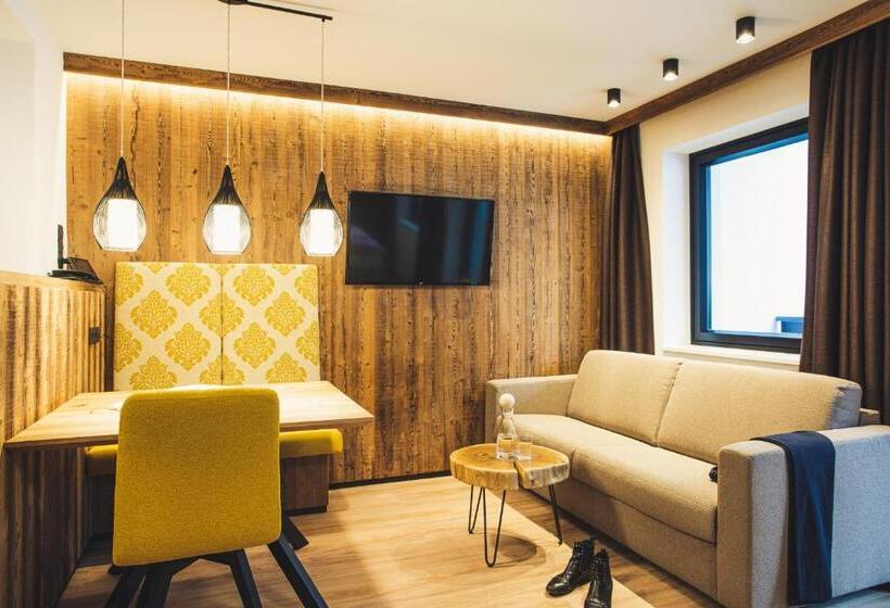 スタンダードスタジオ, Austria Apart