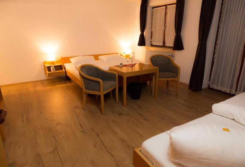 חדר סטנדרט לשלושה עם מרפסת, Landgasthof Ritter