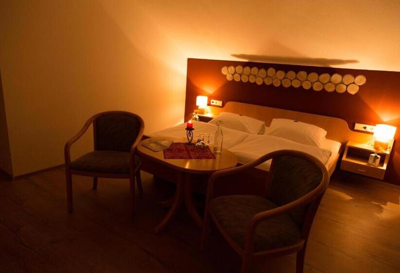 חדר סטנדרט לשלושה עם מרפסת, Landgasthof Ritter