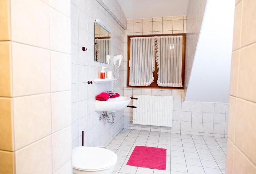 חדר סטנדרט לשלושה עם מרפסת, Landgasthof Ritter