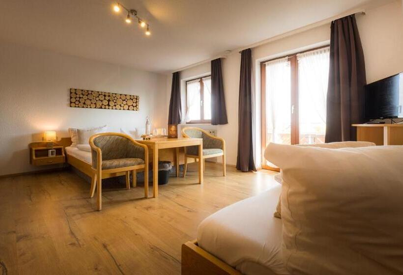 חדר סטנדרט לשלושה עם מרפסת, Landgasthof Ritter