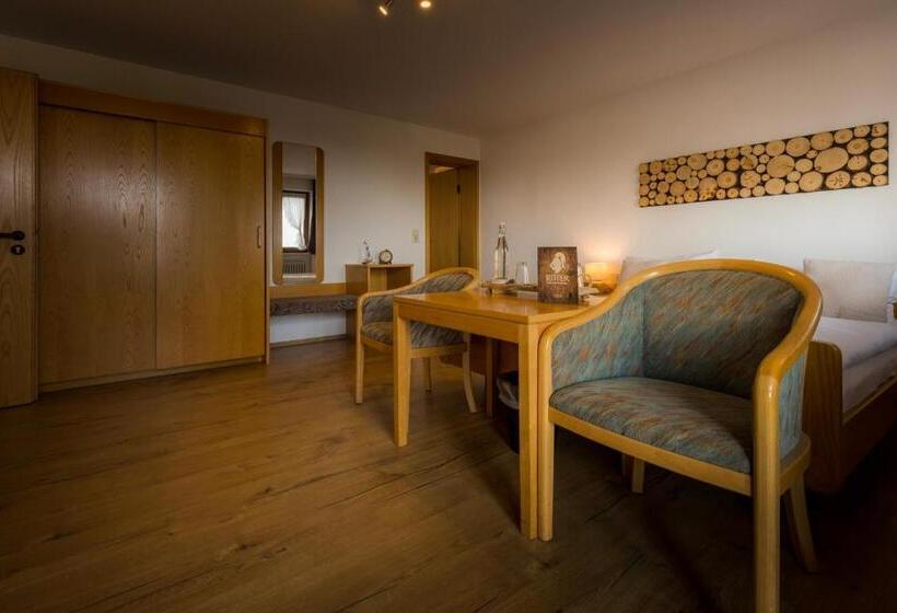 חדר סטנדרט לשלושה עם מרפסת, Landgasthof Ritter