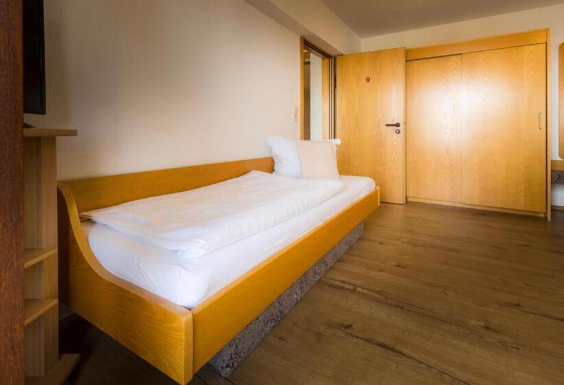 חדר סטנדרט לשלושה עם מרפסת, Landgasthof Ritter