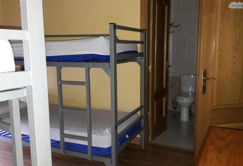 Кровать в Общей Комнате, La Gallega