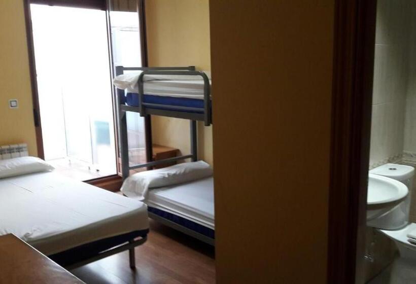 Кровать в Общей Комнате, La Gallega