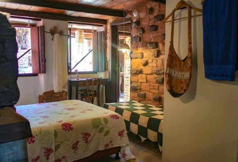 Люкс Вид на Сад, Casa De Retalhos Boutique Albergue, Casaril Histórico, Com 5 Suítes Individuais E Cozinha Coletiva