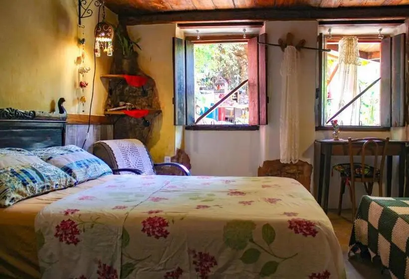 ガーデンビュースイート, Casa De Retalhos Boutique Albergue, Casaril Histórico, Com 5 Suítes Individuais E Cozinha Coletiva