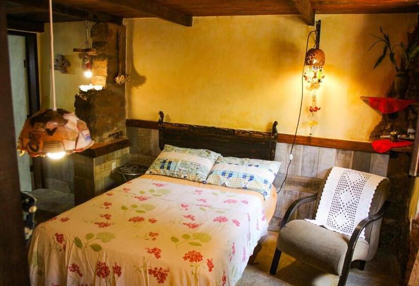 Люкс Вид на Сад, Casa De Retalhos Boutique Albergue, Casaril Histórico, Com 5 Suítes Individuais E Cozinha Coletiva