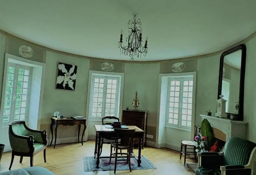 ファミリールーム, Chateau Ol Puech