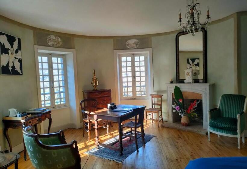 غرفة عائلية, Chateau Ol Puech