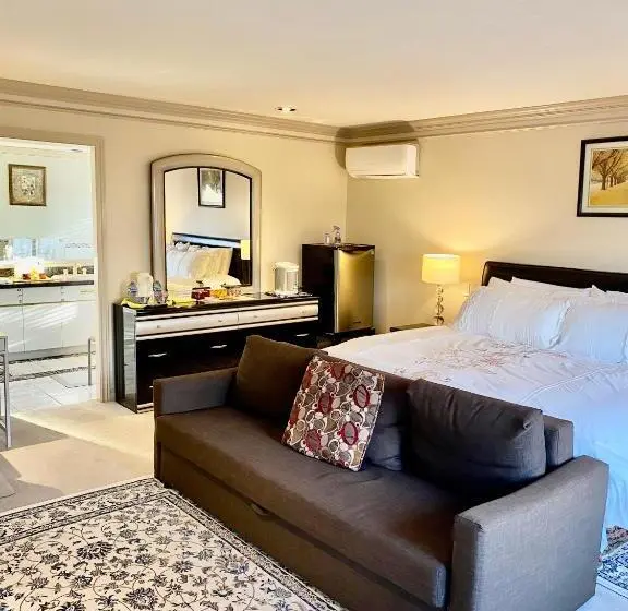Deluxe Suite King Bed, Jessicahouse Ltd
