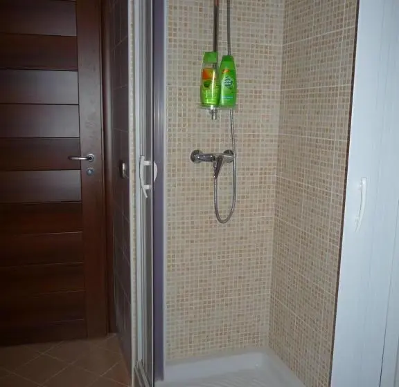 Standard Neljän Hengen Huone, B & B Luoghi Antichi