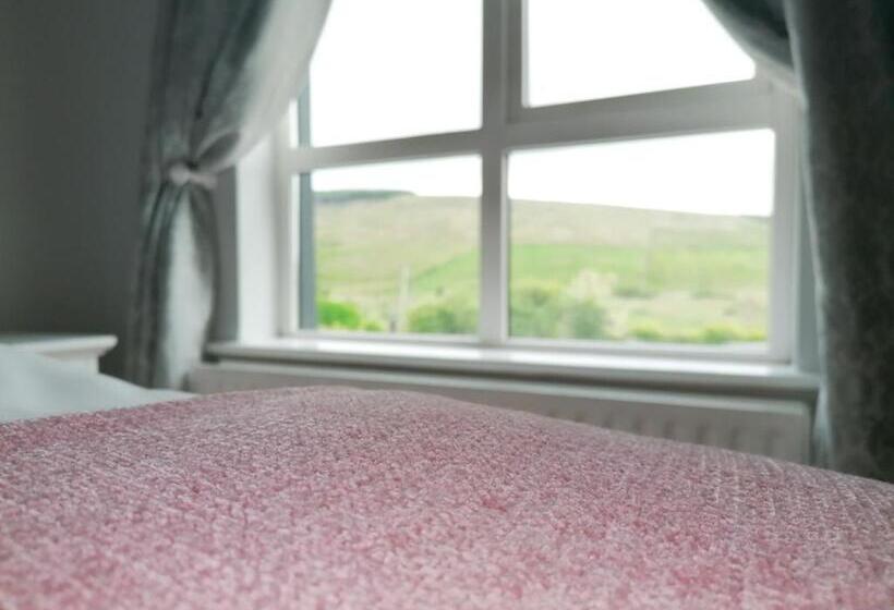 Standard room with outdoor bath, An Charraig Ban On The Wild Atlantic Way F94wt02