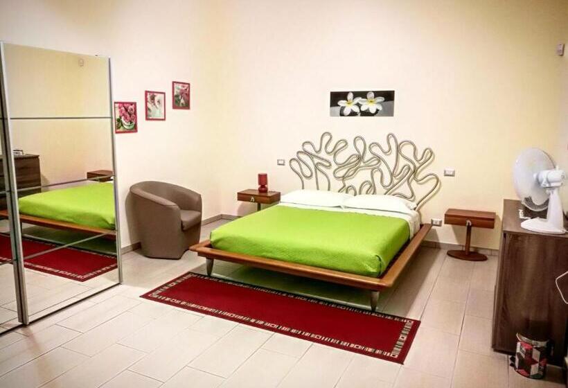 Quarto Standard Banheira Exterior, Angeli