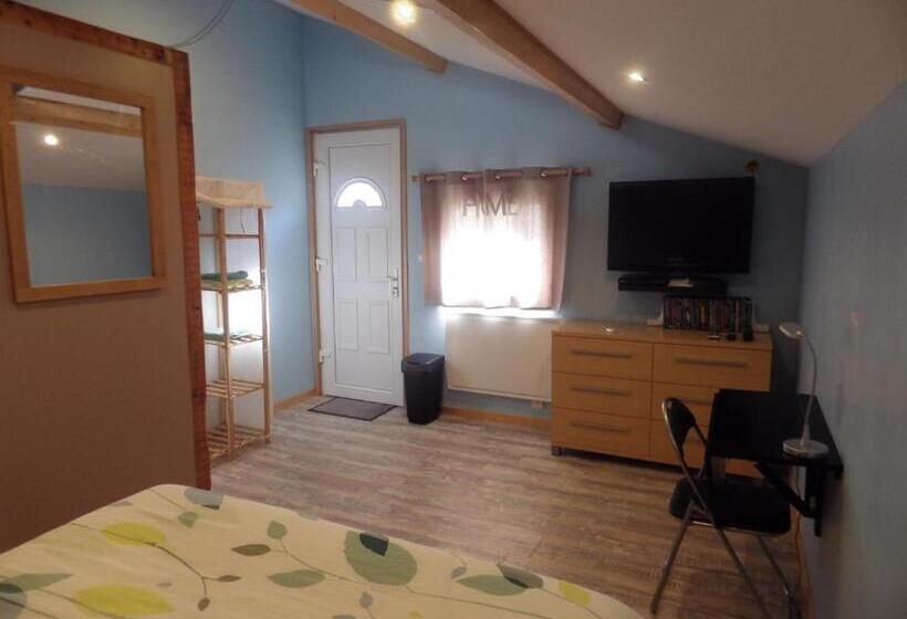 חדר סטנדרט, Chez Gus