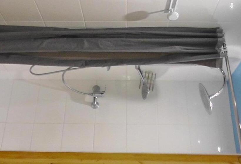 חדר סטנדרט, Chez Gus